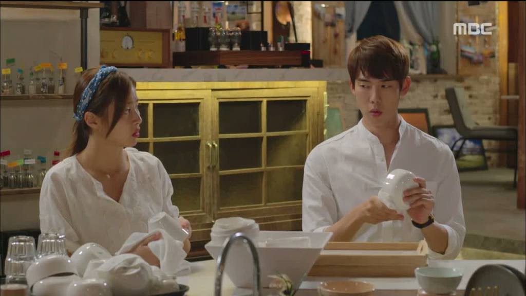 Vừa mừng vì rể hiền ghi điểm với bố mẹ, cô gái đã đau đớn phát hiện tin nhắn lạ từ điện thoại bỏ quên