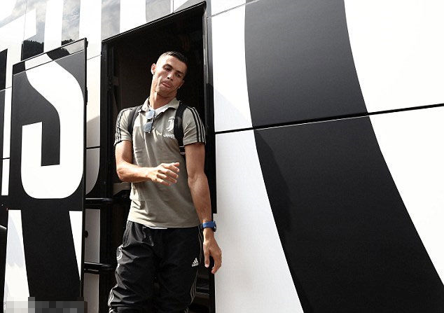 Ronaldo mất 8 phút để có bàn đầu tiên cho Juventus