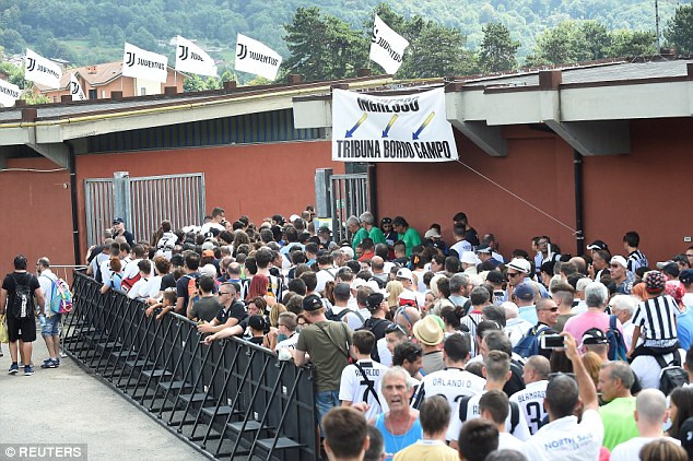 Ronaldo mất 8 phút để có bàn đầu tiên cho Juventus