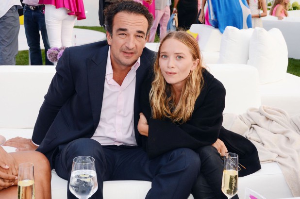 Hơn kém nhau hàng chục tuổi, các cặp đôi Hollywood này vẫn hạnh phúc bền vững đáng ngưỡng mộ