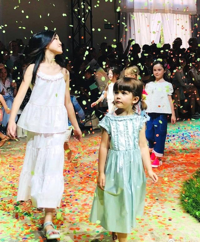 Con gái 13 tuổi khuyết tật của Lý Á Bằng: Cuộc sống nhiều tổn thương và khác người Con gái 13 tuổi khuyết tật của Lý Á Bằng: Cuộc sống nhiều tổn thương và khác người