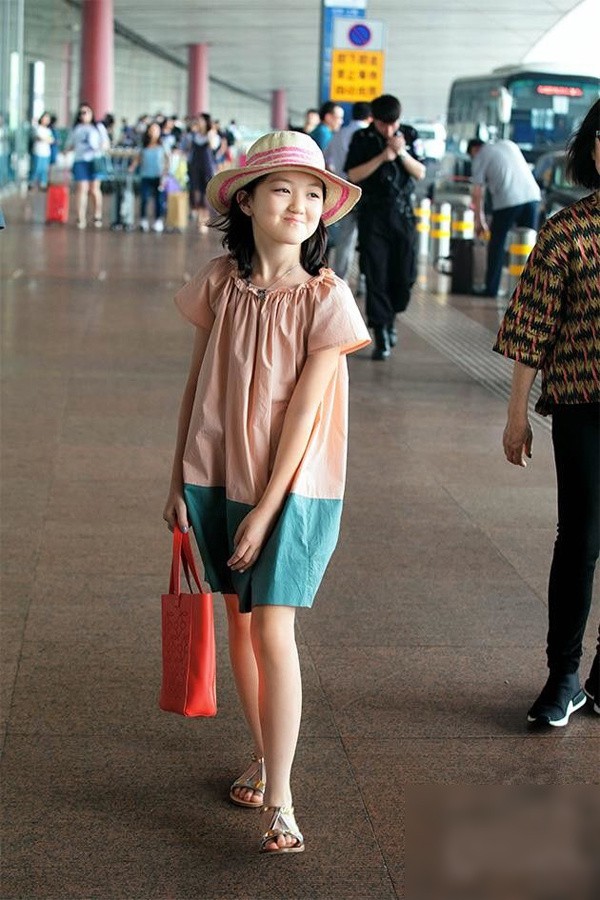 Con gái 13 tuổi khuyết tật của Lý Á Bằng: Cuộc sống nhiều tổn thương và khác người Con gái 13 tuổi khuyết tật của Lý Á Bằng: Cuộc sống nhiều tổn thương và khác người