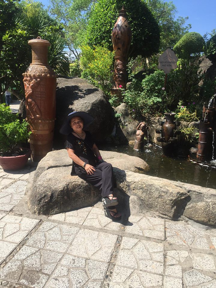 24 tuổi vẫn được chiều như công chúa, ăn na mẹ cũng bóc hạt cho, cô nàng khiến người nổi lòng ghen, người nhớ mẹ da diết