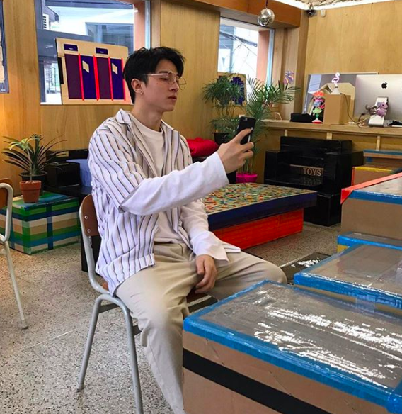 Chàng trai HongKong gây sốt với vẻ ngoài cực tài tử và bụi bặm