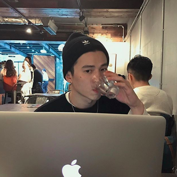 Chàng trai HongKong gây sốt với vẻ ngoài cực tài tử và bụi bặm