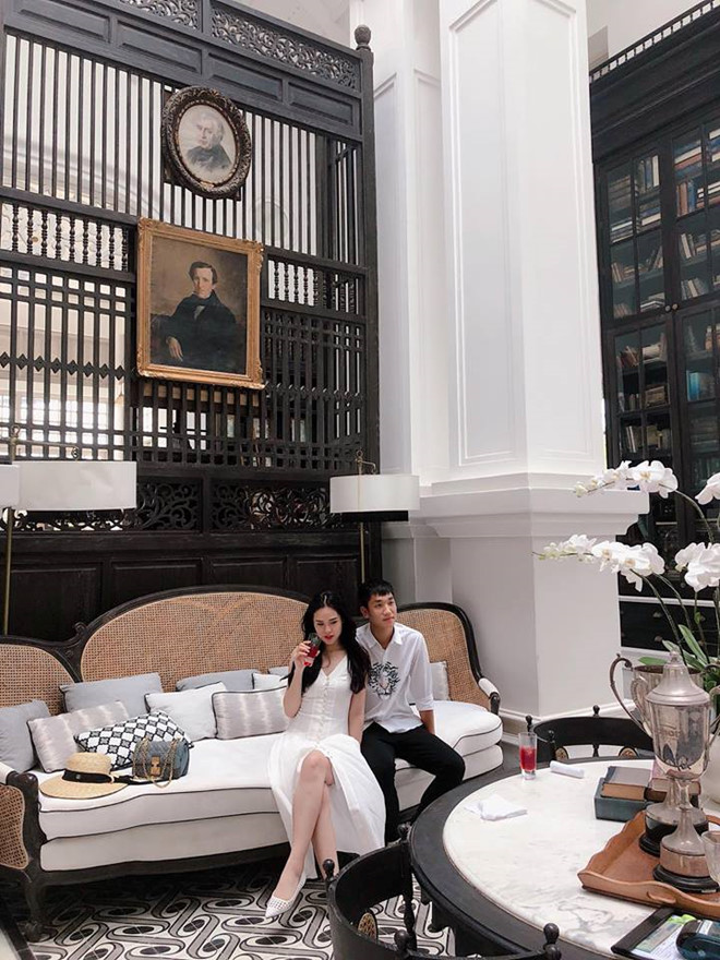 Bạn gái mới gây tranh cãi khi đăng clip hôn cầu thủ Trọng Đại