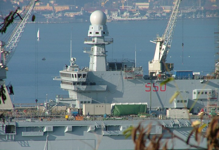 Ngạc nhiên Tàu sân bay Cavour nhỏ nhưng có võ của Italy