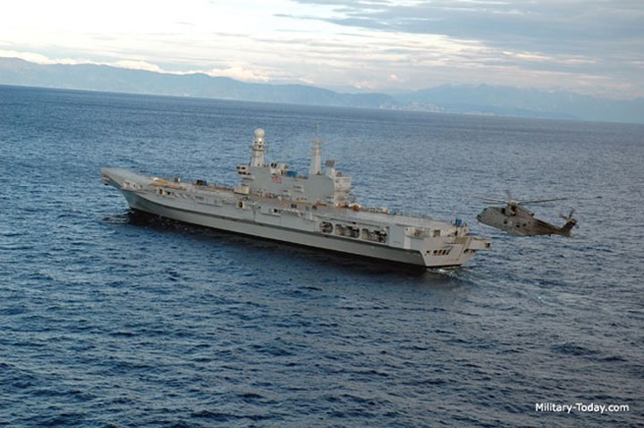 Ngạc nhiên Tàu sân bay Cavour nhỏ nhưng có võ của Italy
