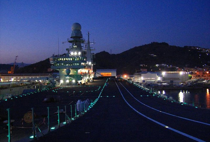 Ngạc nhiên Tàu sân bay Cavour nhỏ nhưng có võ của Italy