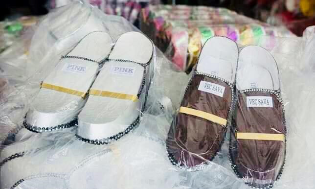 Cúng cô hồn bằng siêu xe dát vàng, biệt thự khủng, quần áo thời trang hàng hiệu