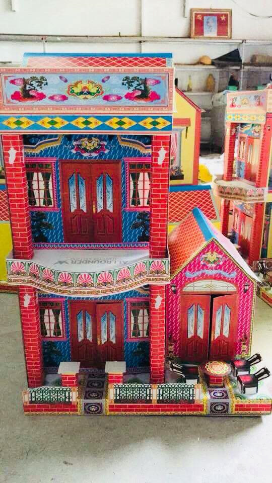 Cúng cô hồn bằng siêu xe dát vàng, biệt thự khủng, quần áo thời trang hàng hiệu