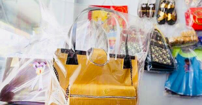 Cúng cô hồn bằng siêu xe dát vàng, biệt thự khủng, quần áo thời trang hàng hiệu