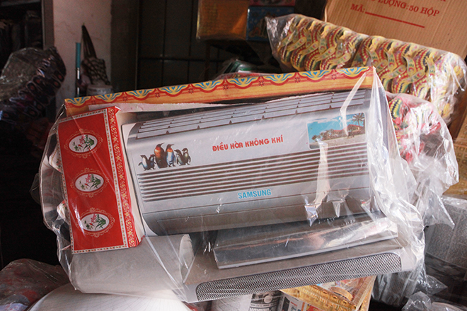 Tháng cô hồn, thủ phủ vàng mã bán cả cô dâu, chú rể