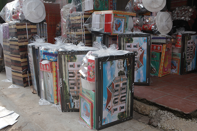 Tháng cô hồn, thủ phủ vàng mã bán cả cô dâu, chú rể