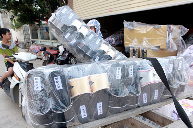 Tháng cô hồn, thủ phủ vàng mã bán cả cô dâu, chú rể