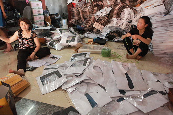 Tháng cô hồn, thủ phủ vàng mã bán cả cô dâu, chú rể