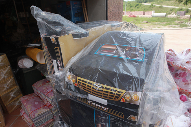 Tháng cô hồn, thủ phủ vàng mã bán cả cô dâu, chú rể