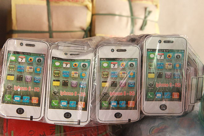 Tháng cô hồn, thủ phủ vàng mã bán cả cô dâu, chú rể