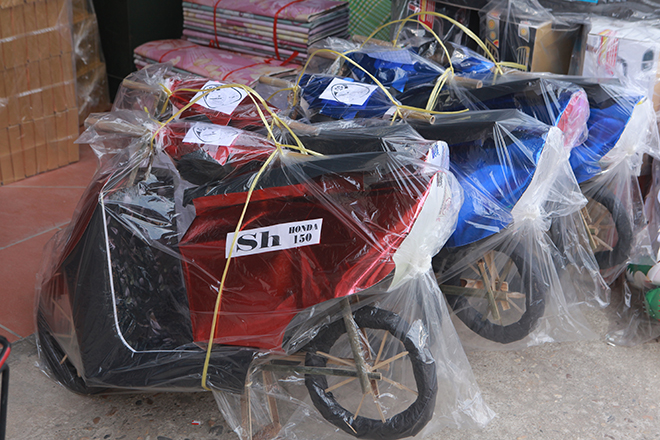 Tháng cô hồn, thủ phủ vàng mã bán cả cô dâu, chú rể