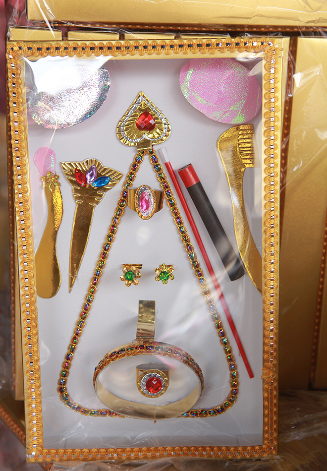 Tháng cô hồn, thủ phủ vàng mã bán cả cô dâu, chú rể