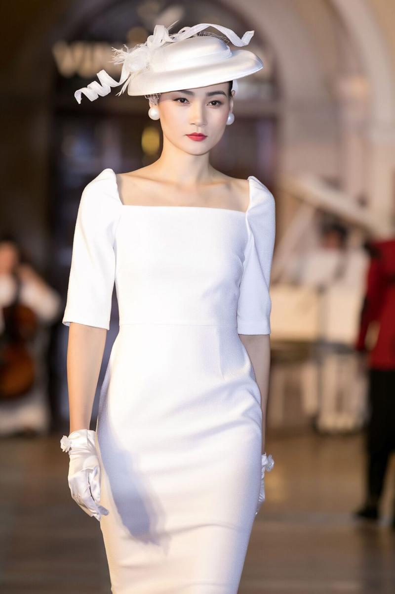 Từ thảm hoạ thời trang, áo vest vai ngang nay lại trở thành xu hướng thời trang mới