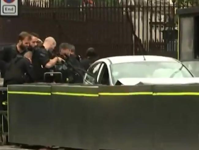 Đâm xe vào tòa nhà Quốc hội Anh, nhiều người bị thương