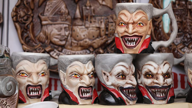 Ghé thăm lâu đài của bá tước Dracula khét tiếng: U ám và tĩnh mịch đến sởn tóc gáy nhưng liệu có đẫm máu như lời đồn?