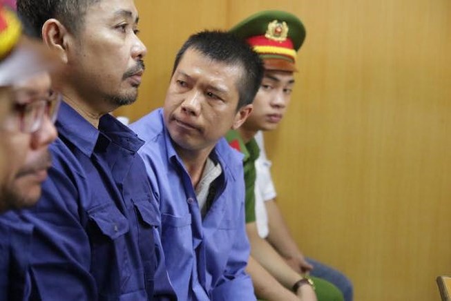 Cựu CSGT tố cáo những thế lực bí ẩn bảo kê đường dây buôn logo xe vua