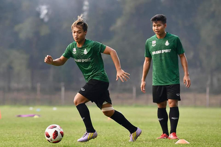 Tất cả các đội đều có sân tập đẹp, hà cớ gì U23 Việt Nam phải đi cày mặt ruộng?