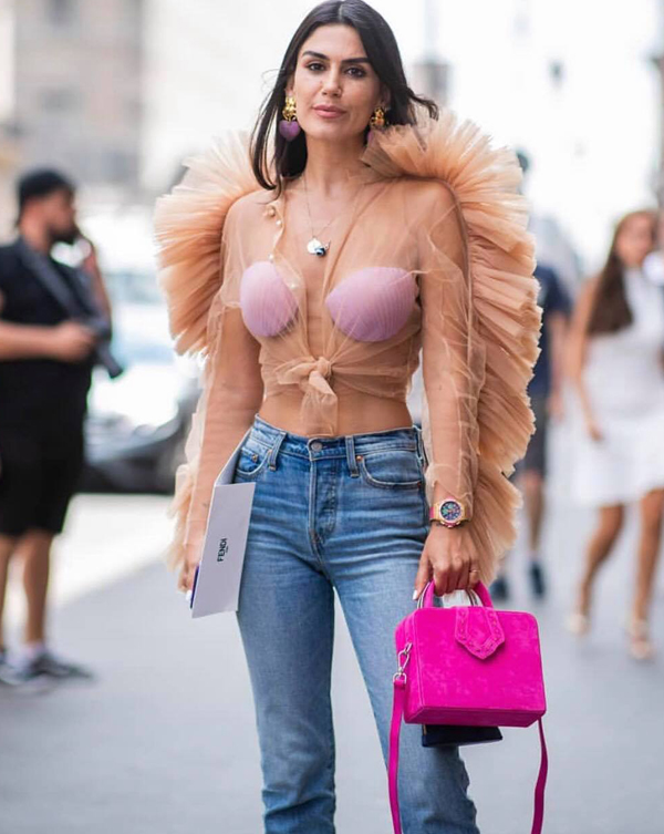 Angela Phương Trinh đón đầu xu hướng áo trong suốt