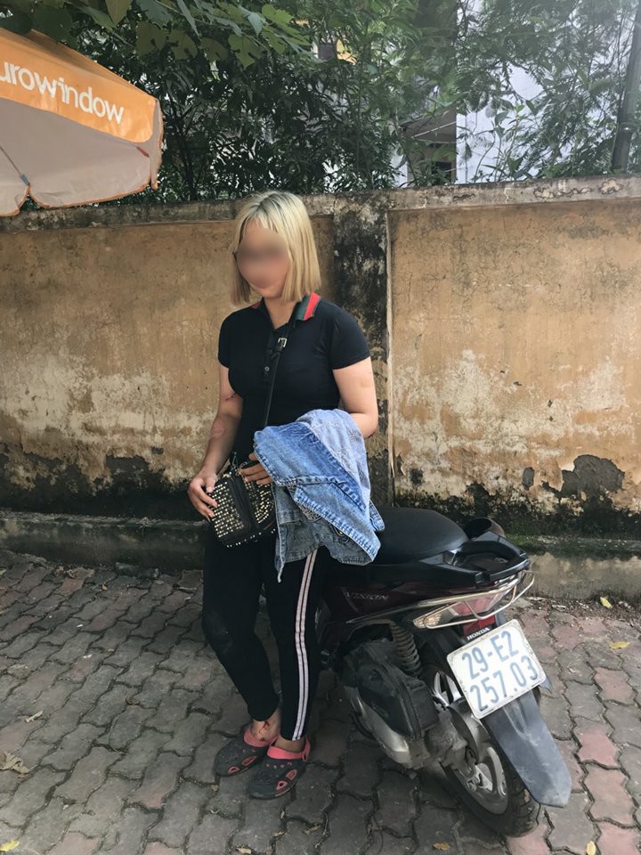 Chiến sĩ CSCĐ Hà Nội bị thiếu nữ tóc vàng tông xe vào đã ổn định sức khỏe