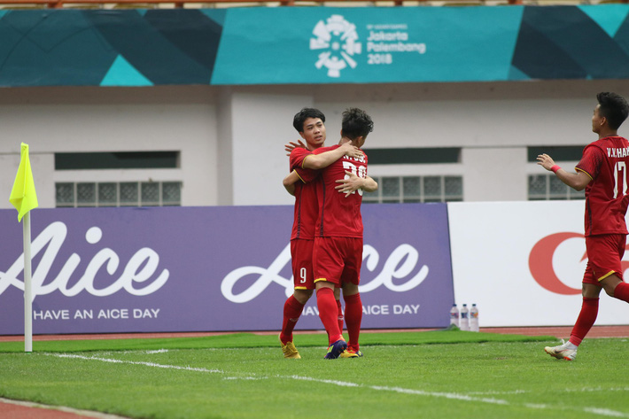 Công Phượng sút hỏng 2 quả penalty, lập 2 chiến công trong trận đấu khó tin