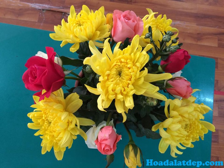 Những loại hoa nên và không nên cắm trên bàn thờ kẻo rước họa vào nhà