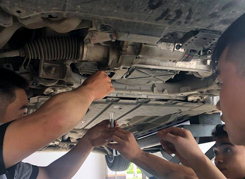 Hàng loạt xe Mercedes GLC tại Việt Nam bị nước vào cầu trước