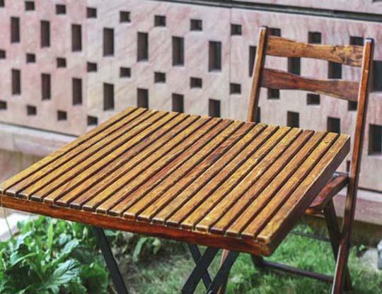 Nhìn ngoài như lò gạch cũ nhưng bước vào trong mới thấy hết độ chịu chơi của căn nhà này