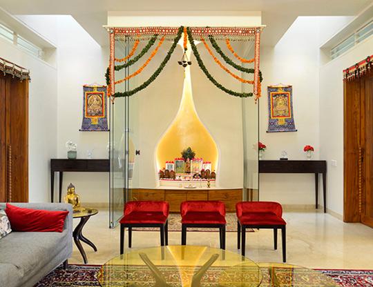 Nhìn ngoài như lò gạch cũ nhưng bước vào trong mới thấy hết độ chịu chơi của căn nhà này