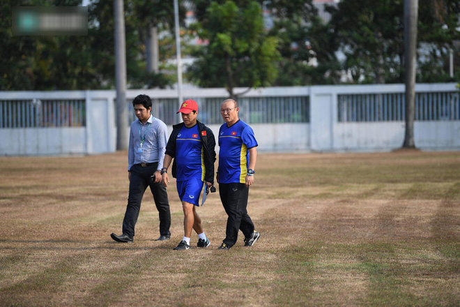 Indonesia xếp cho Lào sân xịn trong khi để U23 Việt Nam phải tập trên sân ruộng