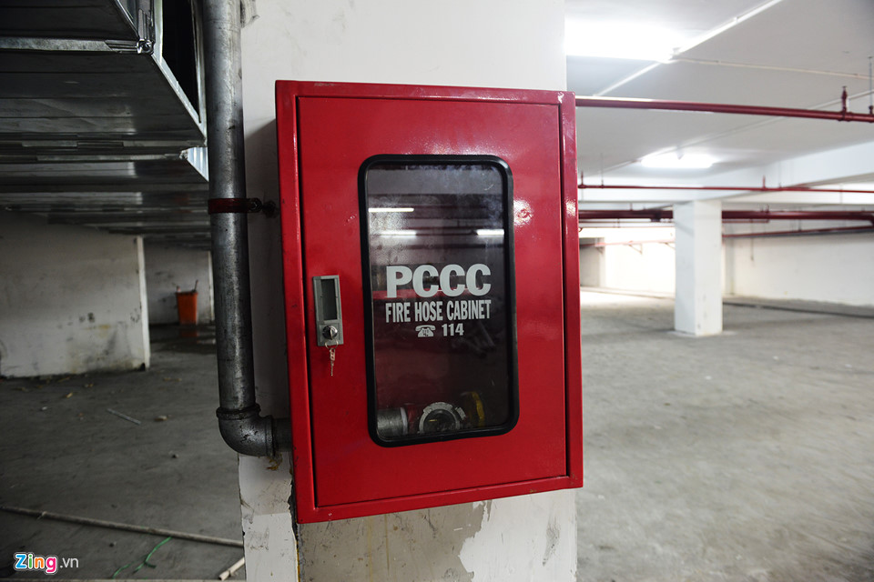 Chung cư Carina đổi sang màu vàng, cư dân vẫn chưa biết khi nào về nhà