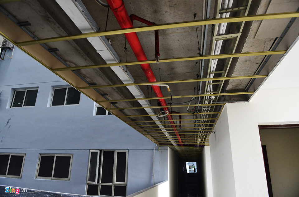 Chung cư Carina đổi sang màu vàng, cư dân vẫn chưa biết khi nào về nhà