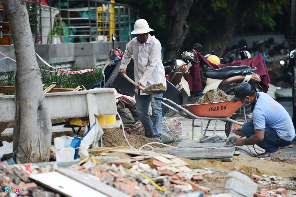 Chung cư Carina đổi sang màu vàng, cư dân vẫn chưa biết khi nào về nhà