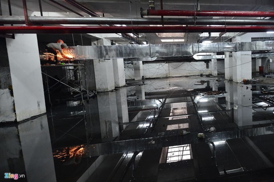 Chung cư Carina đổi sang màu vàng, cư dân vẫn chưa biết khi nào về nhà