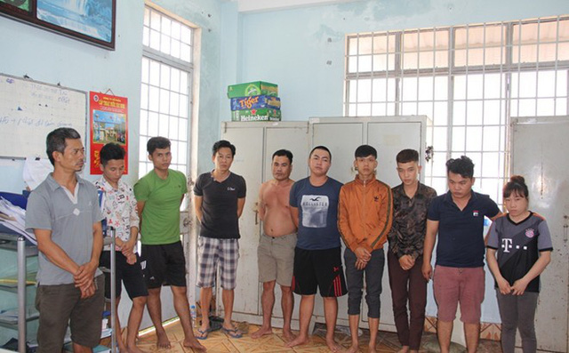 Quán cà phê núp bóng bán ma túy và đánh bạc