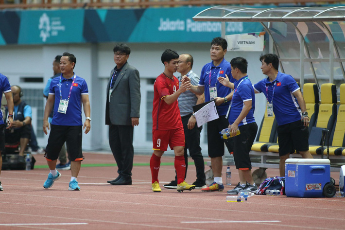 Quang Hải rực sáng, U23 Việt Nam thắng dễ trong ngày Công Phượng 2 lần trượt penalty
