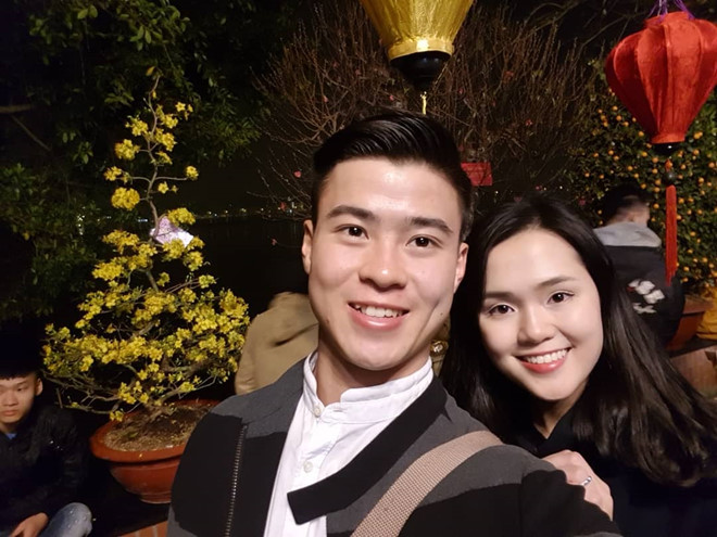 Bạn gái Duy Mạnh lên tiếng bảo vệ Văn Quyết giữa bão dư luận