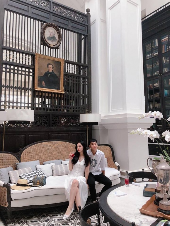 Bị nhận mưa gạch đá vì đăng clip hôn soái ca U23 Việt Nam - Trọng Đại, Huyền Trang nói gì?