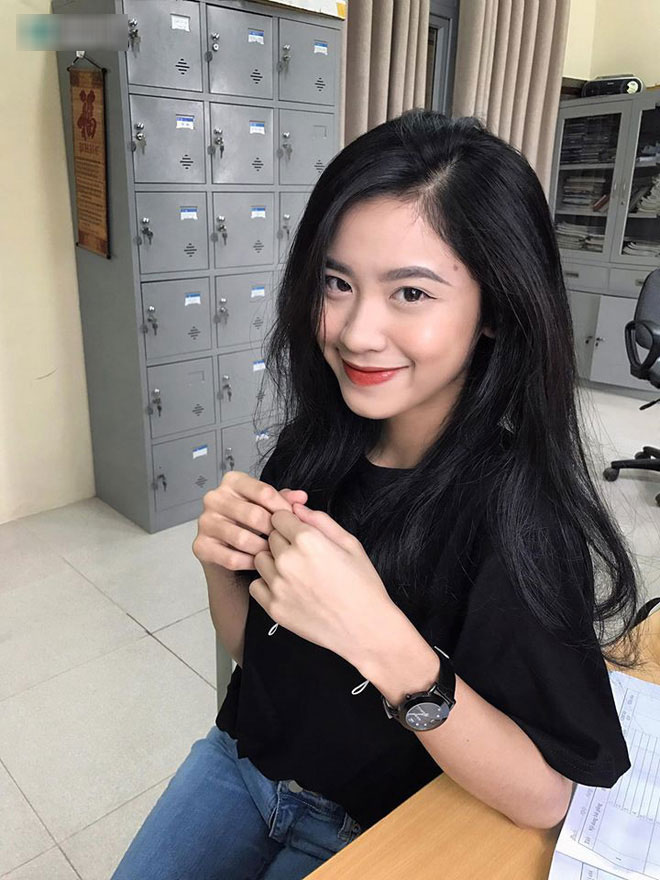 Từ tấm hình chụp vội trong thang máy, cô nàng 18 tuổi bỗng hot trên mạng xã hội