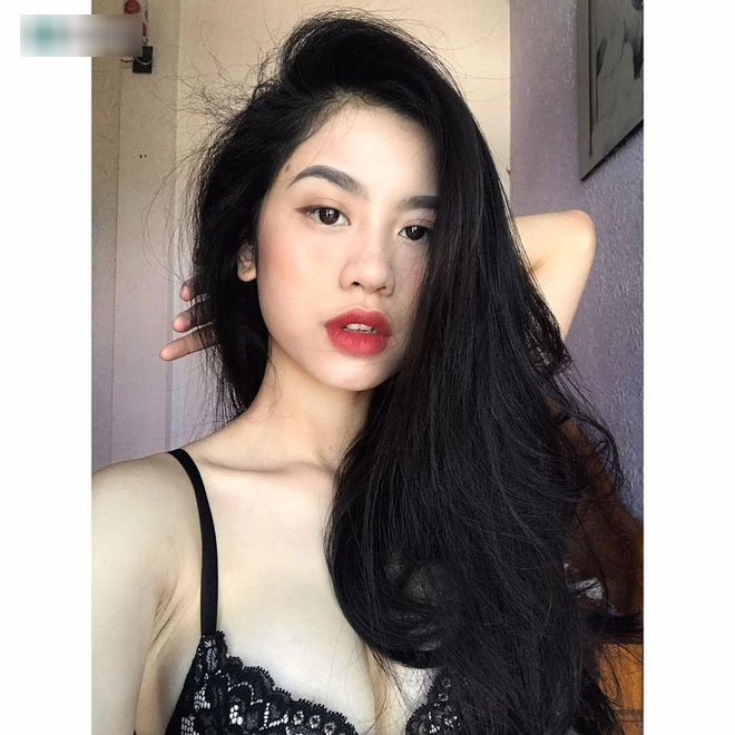 Từ tấm hình chụp vội trong thang máy, cô nàng 18 tuổi bỗng hot trên mạng xã hội