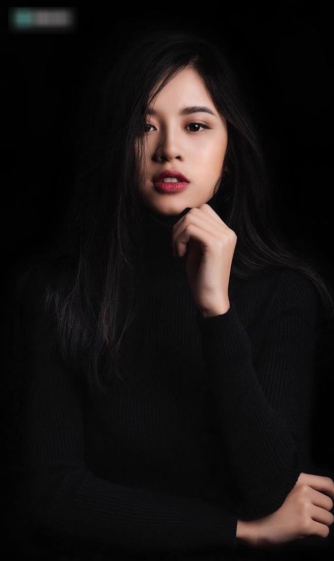 Từ tấm hình chụp vội trong thang máy, cô nàng 18 tuổi bỗng hot trên mạng xã hội