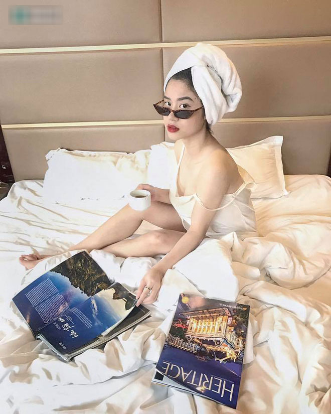 Từ tấm hình chụp vội trong thang máy, cô nàng 18 tuổi bỗng hot trên mạng xã hội