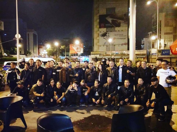 Tình yêu đặc biệt của Kelvin Khánh: Gọi vợ bằng thằng, khuyên fan nên làm bạn trước mới yêu